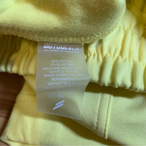 ⭐️Vaca Soon Sale⭐️ NWT DOYOUEVEN Shorts - Picture 8 of 9